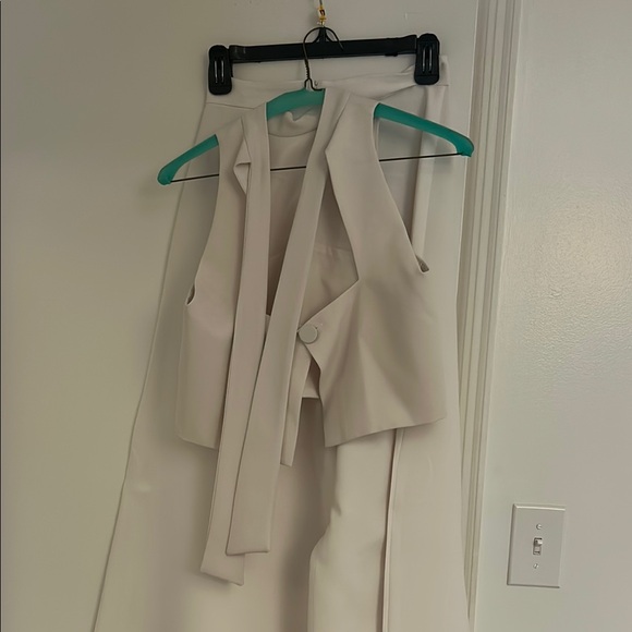 Elegant Cream Women's top - Picture 1 of 7